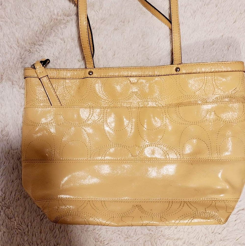 COACH PATENT LEATHER YELLOW MEDIUM PURSE